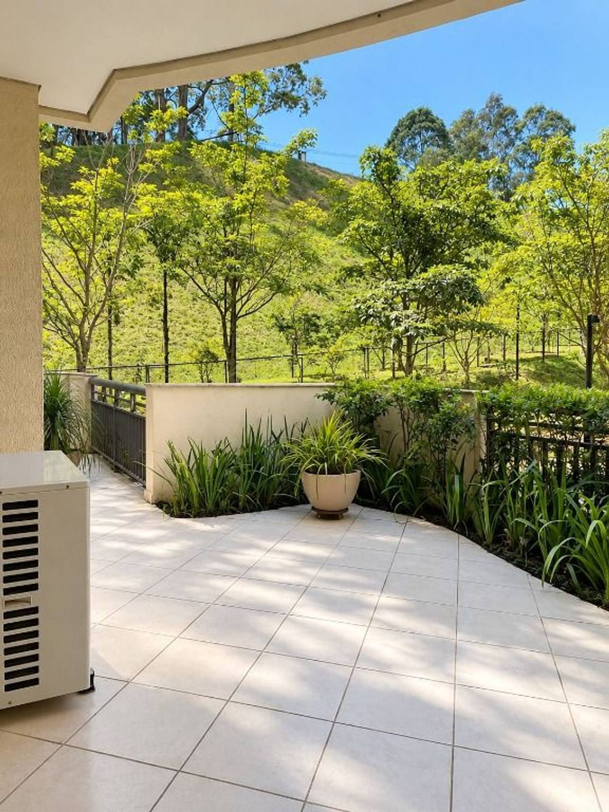 Cozinha e área gourmet apartamento à venda em Jardins de Tambore , Santana de Parnaíba — 3 suítes, 150 m² — imagem 3 de 15
