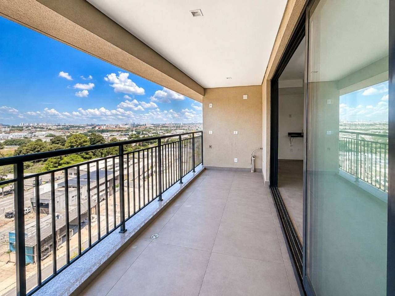 Sala de estar apartamento à venda em Condomínio Vedara Alphaville, Alphaville, Barueri — 3 suítes, 120 m² — imagem 2 de 20