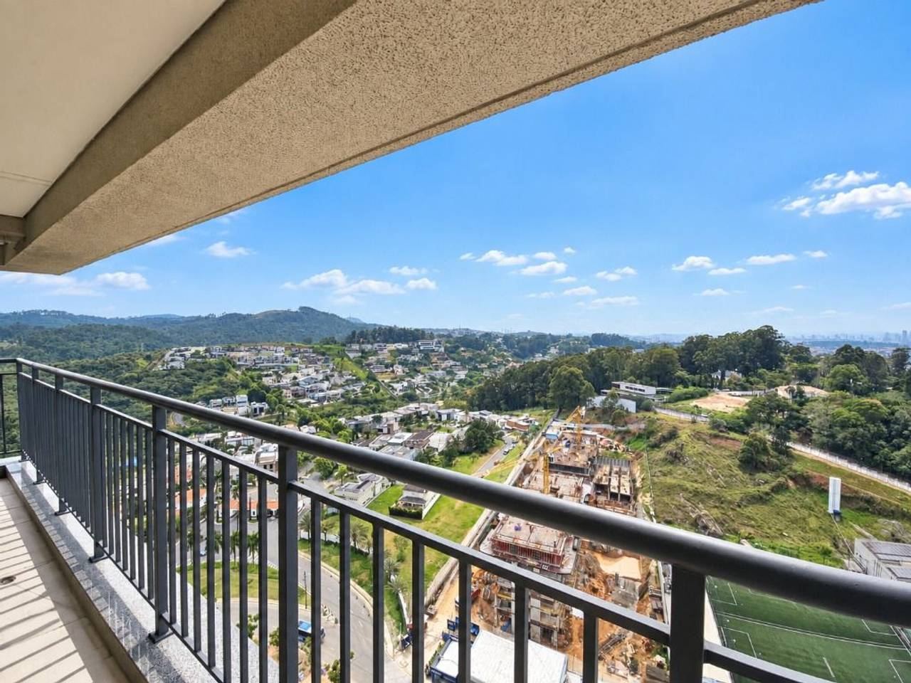Sala de estar apartamento à venda em Condomínio Vedara Alphaville, Alphaville, Barueri — 3 suítes, 120 m² — imagem 2 de 20