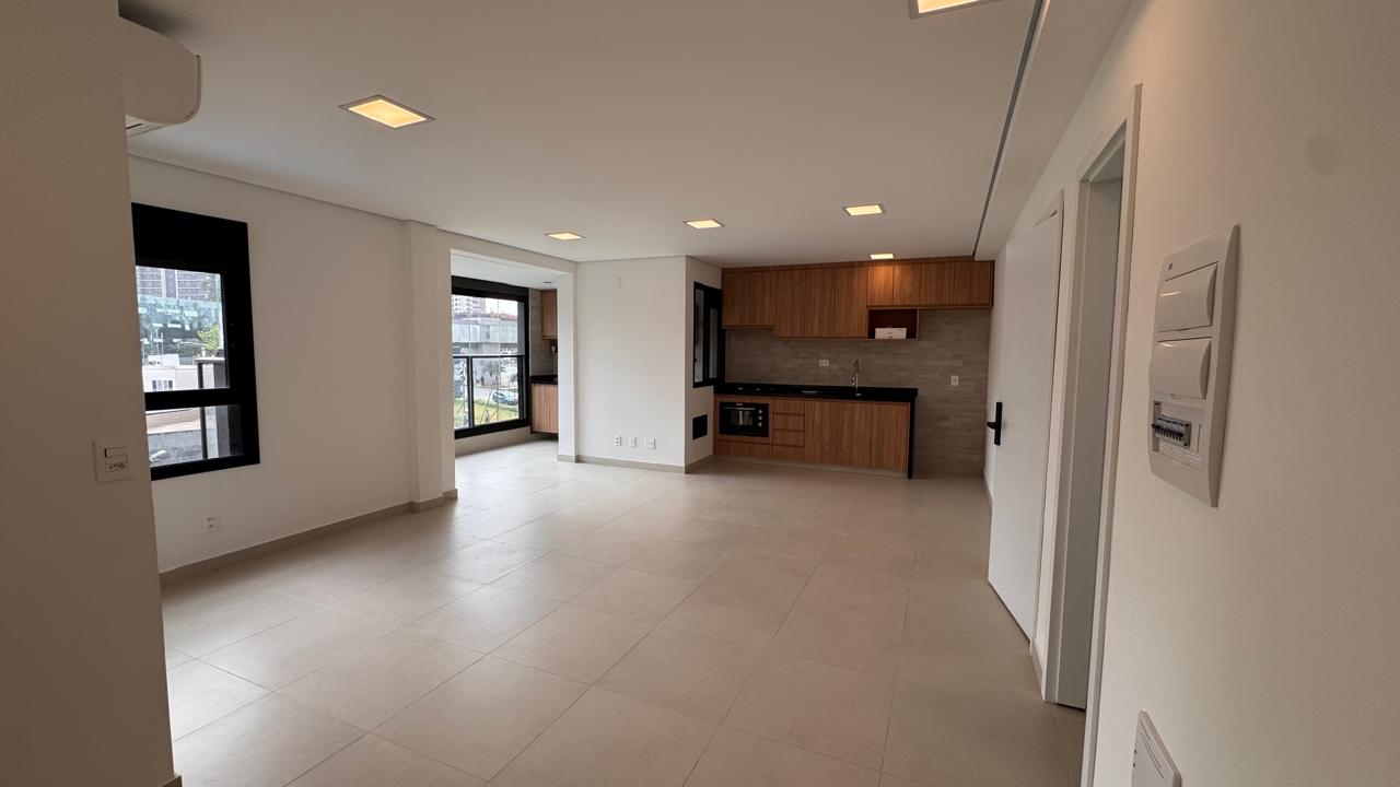 Sala de estar apartamento à venda ou para alugar em Gran Alphaville, Alphaville, Barueri — 2 suítes, 87 m² — imagem 2 de 19
