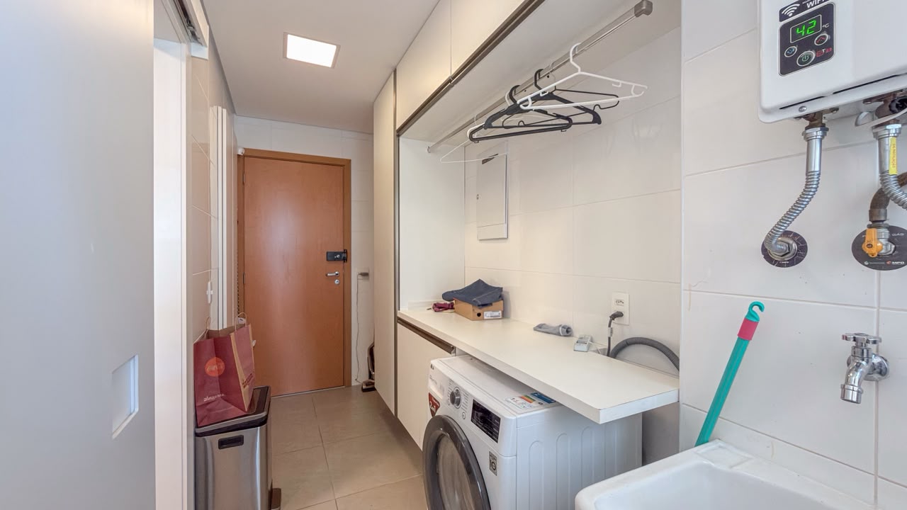 Suíte principal apartamento à venda em Boulevard Tambore, Santana de Parnaíba — 3 suítes, 136 m² — imagem 4 de 33