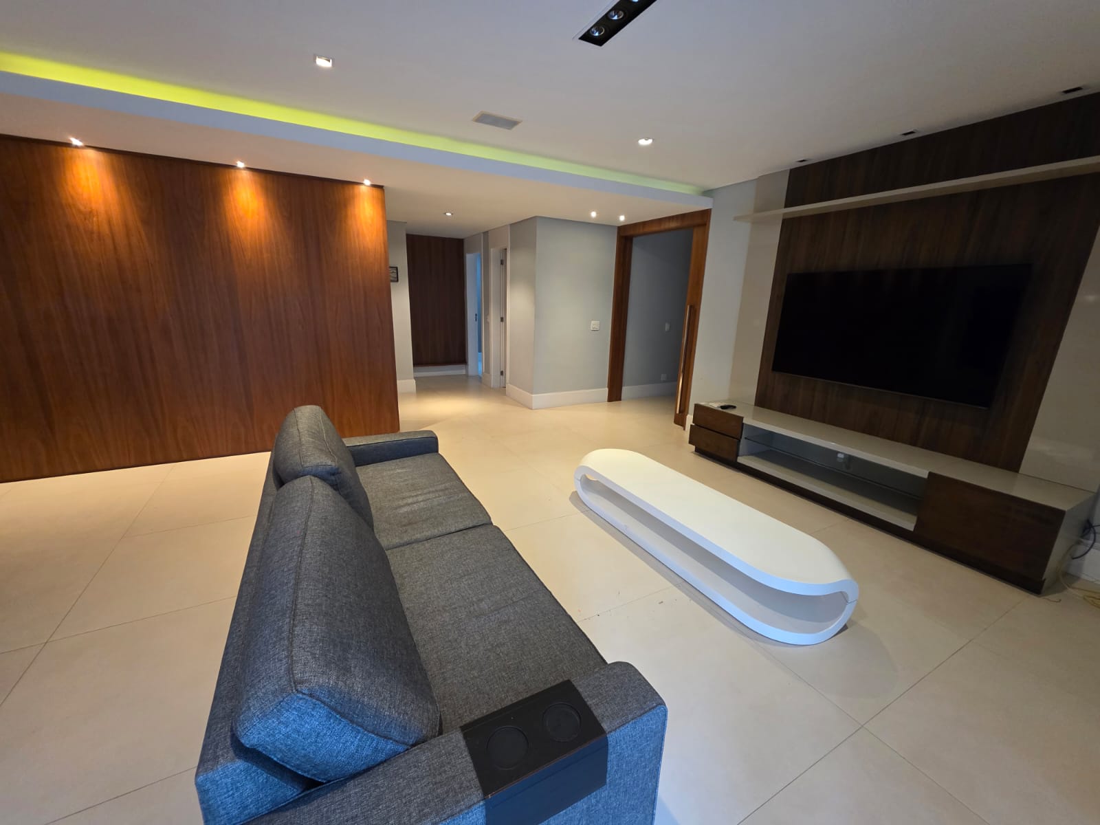 Sala de estar apartamento para alugar em Condominio Splendore, Alphaville, Barueri — 3 suítes, 235 m² — imagem 2 de 18