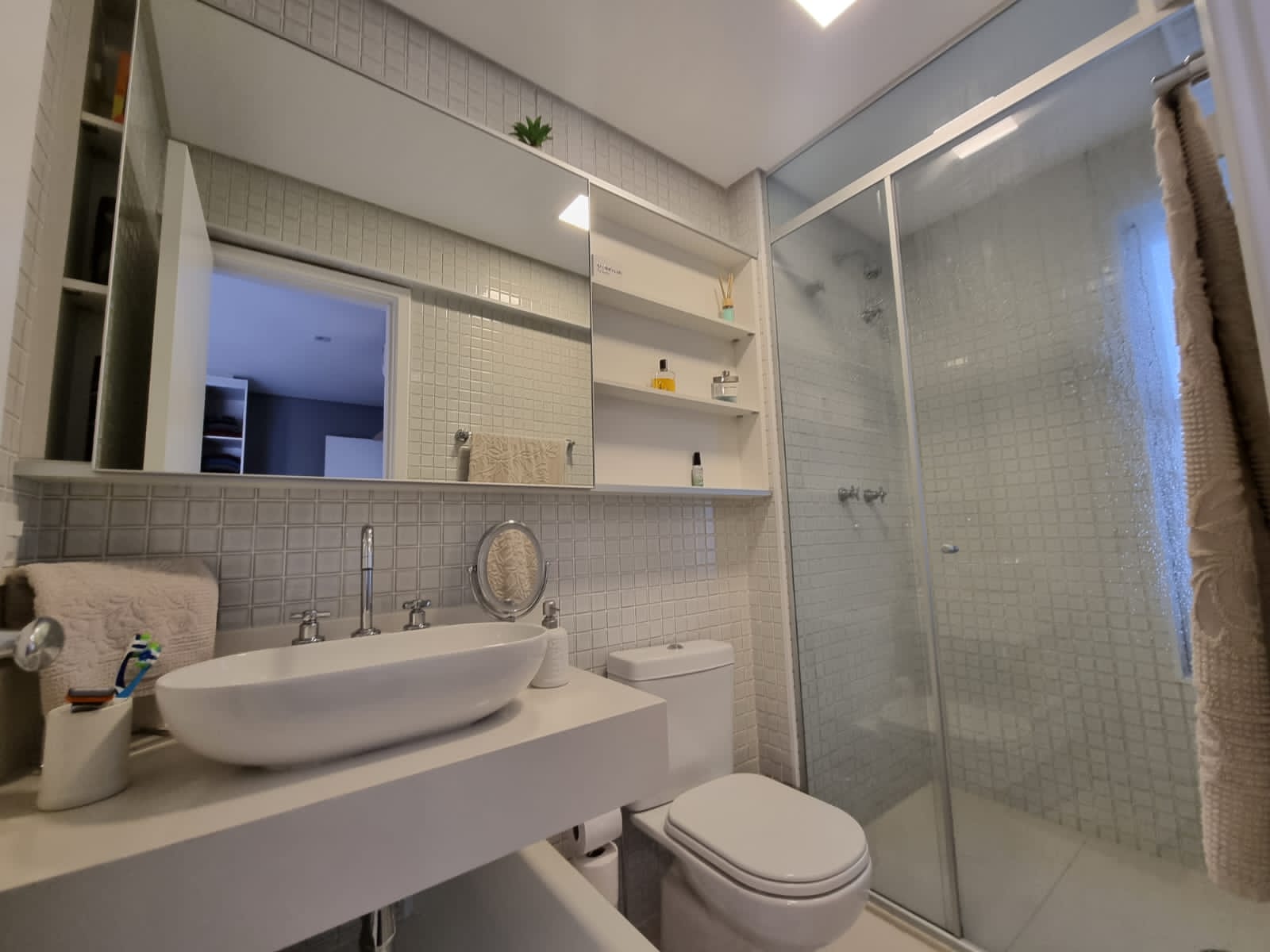 Suíte principal apartamento para alugar em Novare, Alphaville, Barueri — 2 dormitórios, 70 m² — imagem 4 de 19