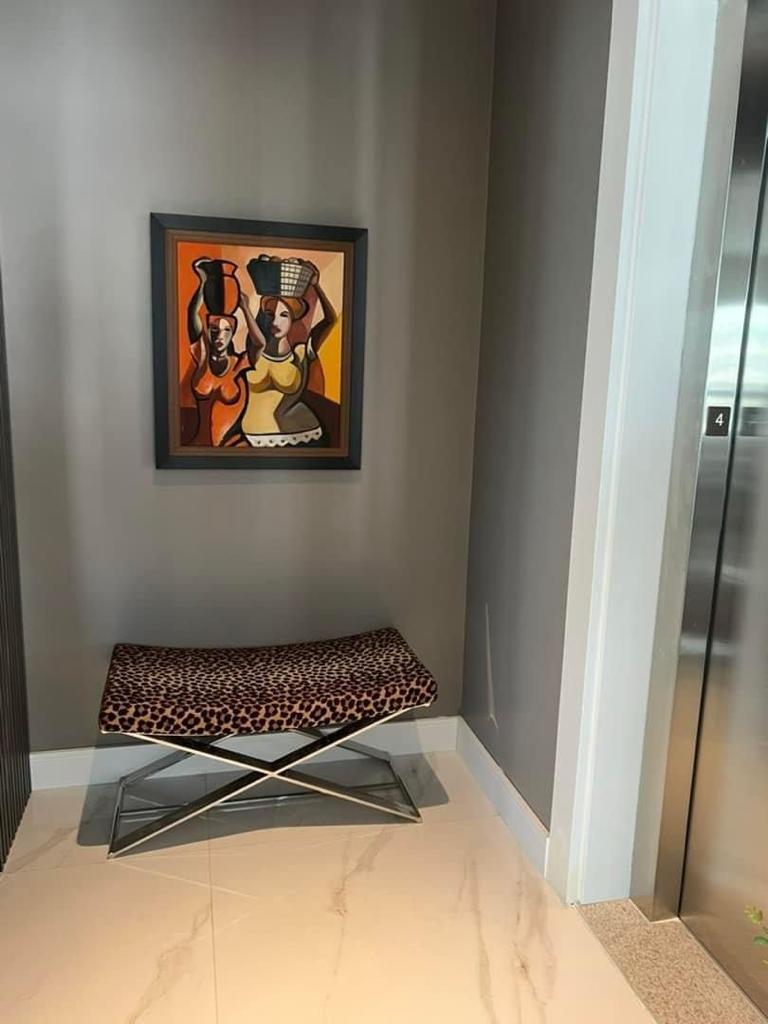 Sala de estar apartamento para alugar em The Garden, Alphaville, Barueri — 3 suítes, 200 m² — imagem 2 de 30