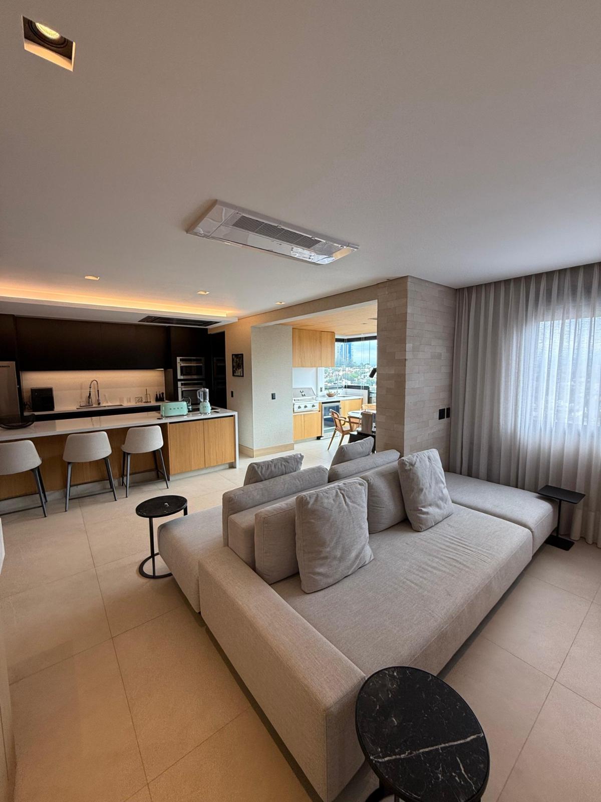 Sala de estar apartamento à venda ou para alugar em Present Alphaville, Alphaville, Barueri — 2 suítes, 112 m² — imagem 2 de 22