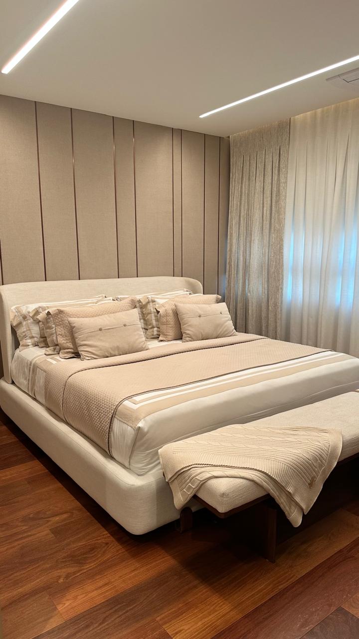 Sala de estar apartamento à venda em Condomínio Atria Alphaville, Alphaville, Barueri — 3 suítes, 239 m² — imagem 2 de 30