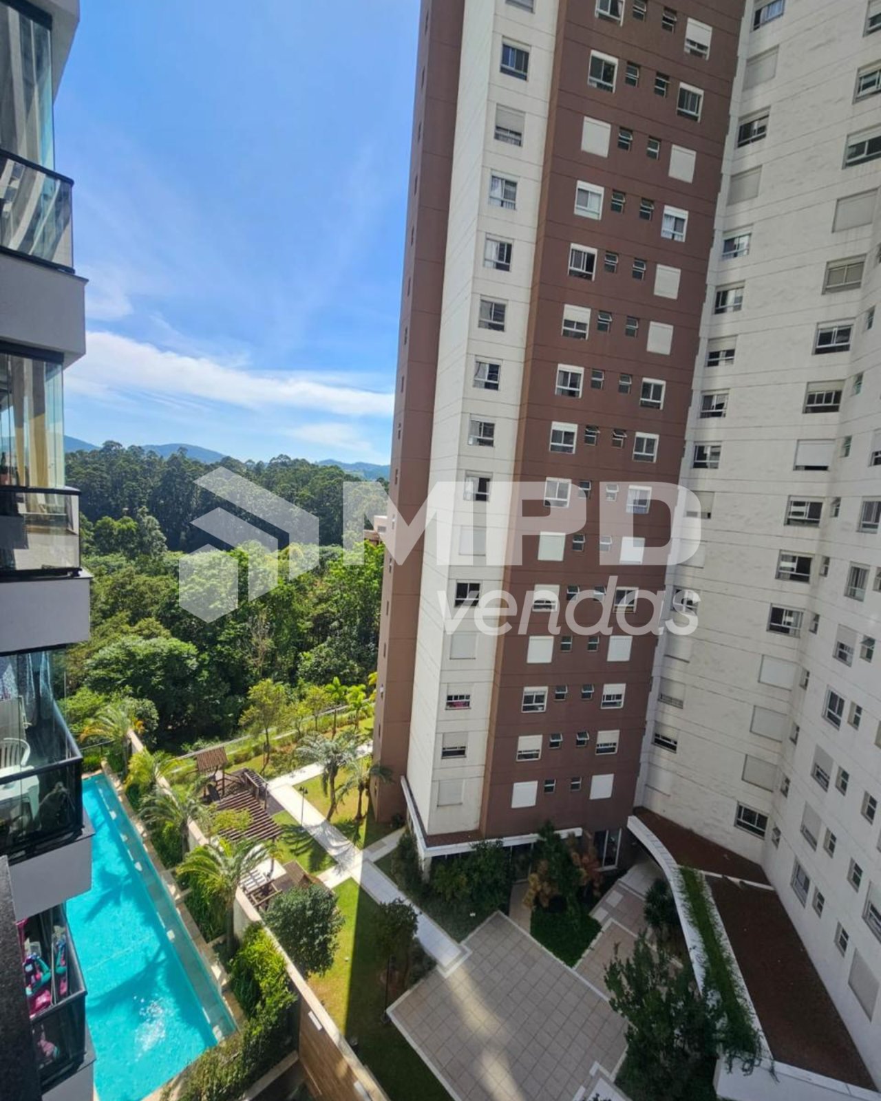 Sala de estar apartamento à venda em Present Alphaville, Alphaville, Barueri — 2 suítes, 85 m² — imagem 2 de 30