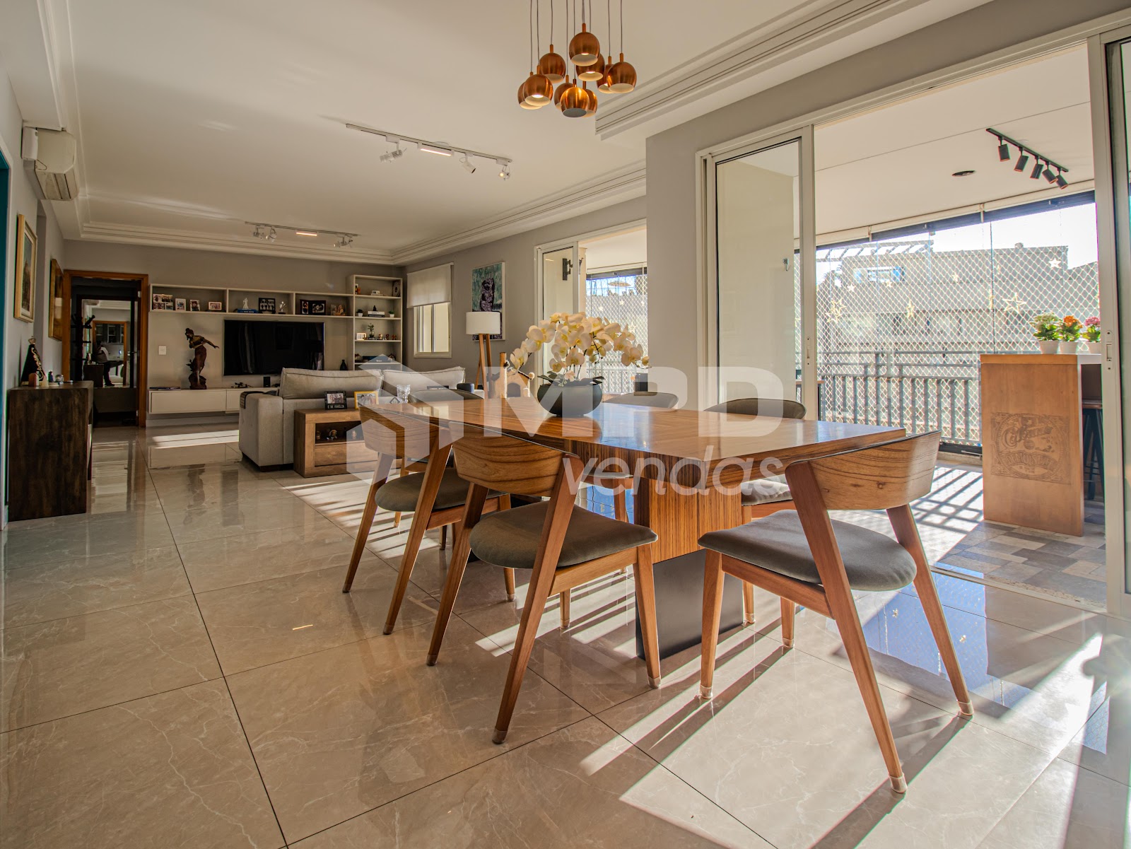 Sala de estar apartamento à venda em Terracos Tambore, Alphaville, Santana de Parnaíba — 1 suíte, 202 m² — imagem 2 de 26