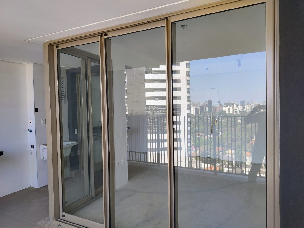 Suíte principal apartamento à venda em Pinheiros, São Paulo — 2 suítes, 71 m² — imagem 4 de 21