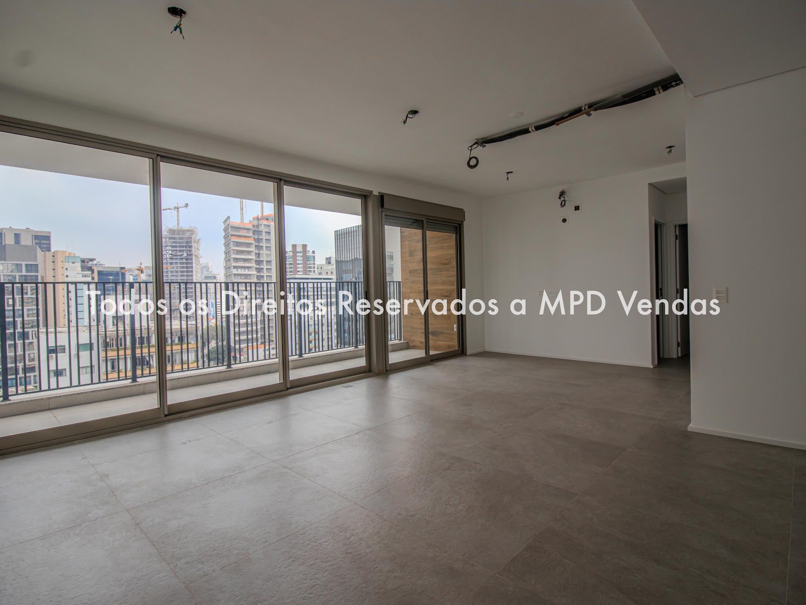 Sala de estar apartamento à venda em Pinheiros, São Paulo — 3 suítes, 115 m² — imagem 2 de 18