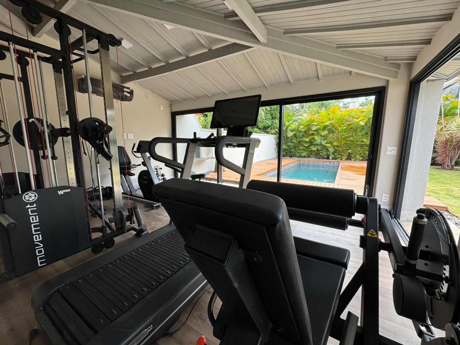 Área de convivência apartamento à venda em Trix Tambore Housing, Alphaville, Santana de Parnaíba — 1 dormitório, 50 m² — imagem 6 de 18