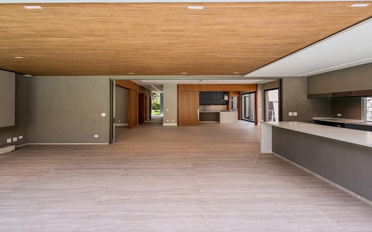 Sala de estar casa à venda em Alphaville Residencial 1, Alphaville, Barueri — 4 suítes, 724 m² — imagem 2 de 14