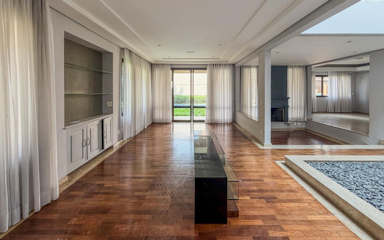 Sala de estar casa à venda ou para alugar em Alphaville Residencial 1, Alphaville, Barueri — 2 suítes, 560 m² — imagem 2 de 14