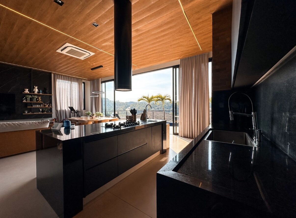 Piscina e área externa casa à venda em Itahye Residencial, Alphaville, Barueri — 4 suítes, 442 m² — imagem 5 de 11