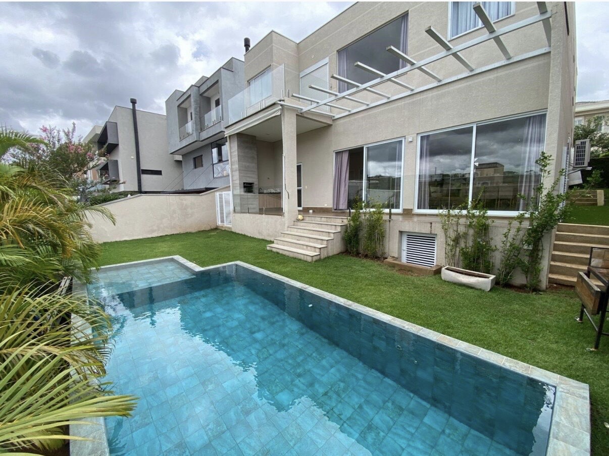 Fachada casa à venda ou para alugar em Burle Marx, Alphaville, Santana de Parnaíba — 4 suítes, 441 m² — imagem 1 de 9