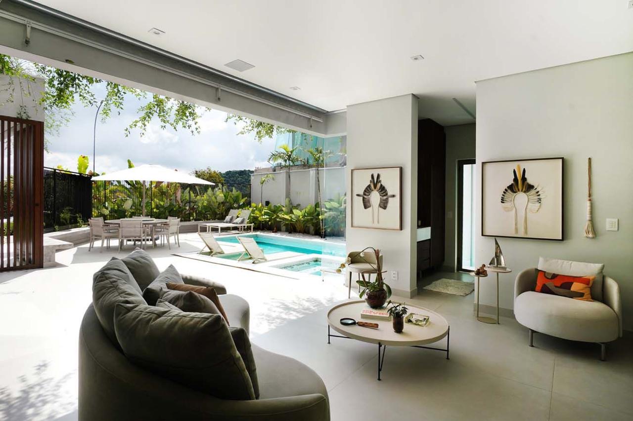Sala de estar casa à venda em Genesis 2, Alphaville, Santana de Parnaíba — 4 suítes, 762 m² — imagem 2 de 10