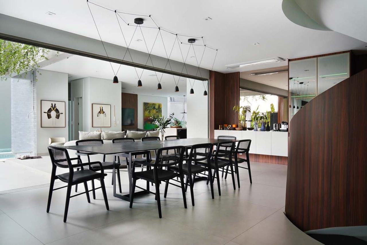Cozinha e área gourmet casa à venda em Genesis 2, Alphaville, Santana de Parnaíba — 4 suítes, 762 m² — imagem 3 de 10