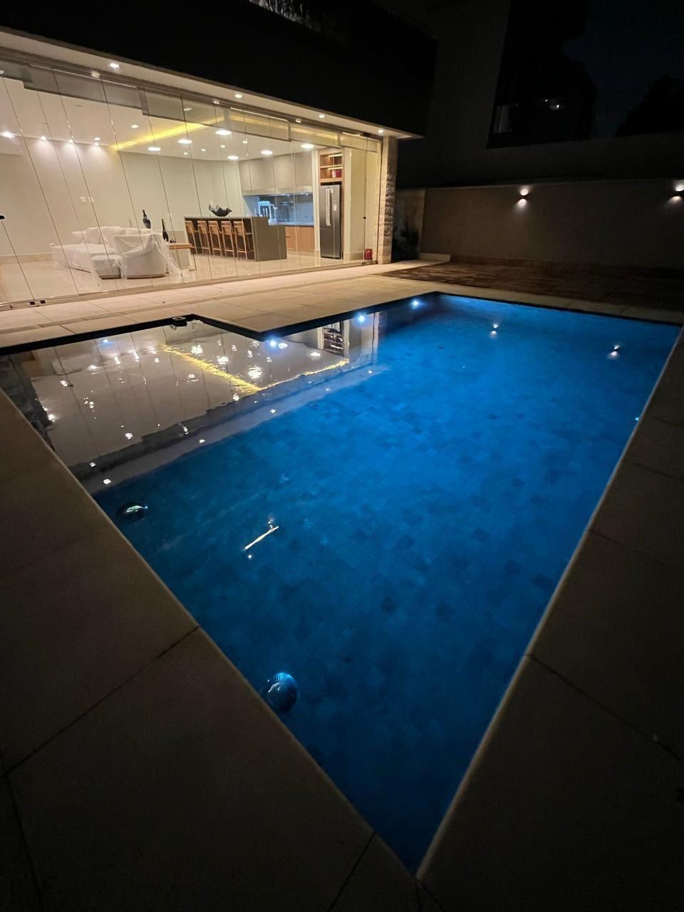 Piscina e área externa casa à venda em Villa Solaia , Alphaville, Barueri — 4 suítes, 640 m² — imagem 5 de 11