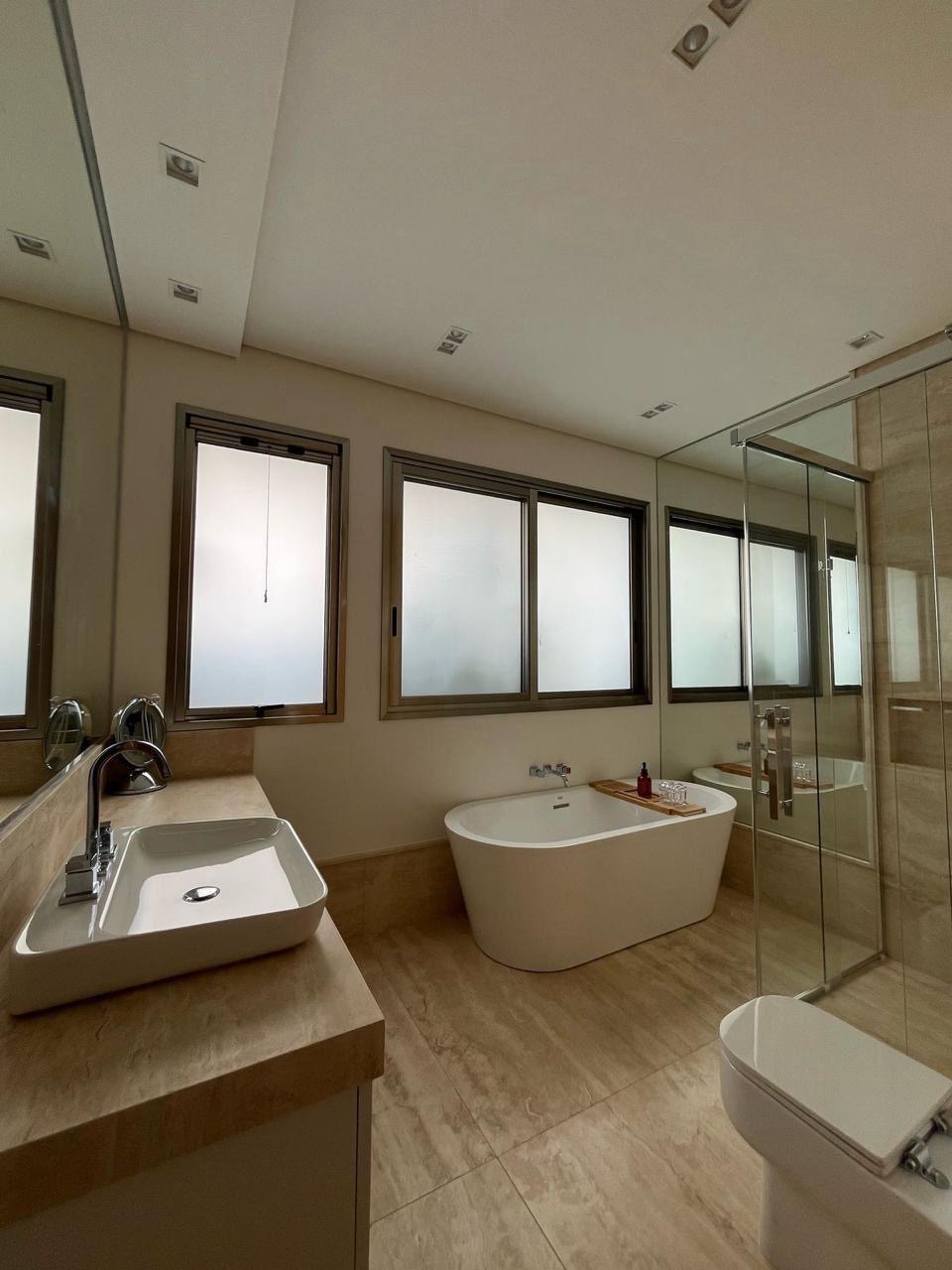 Área de convivência casa à venda em Villa Solaia , Alphaville, Barueri — 4 suítes, 640 m² — imagem 6 de 11