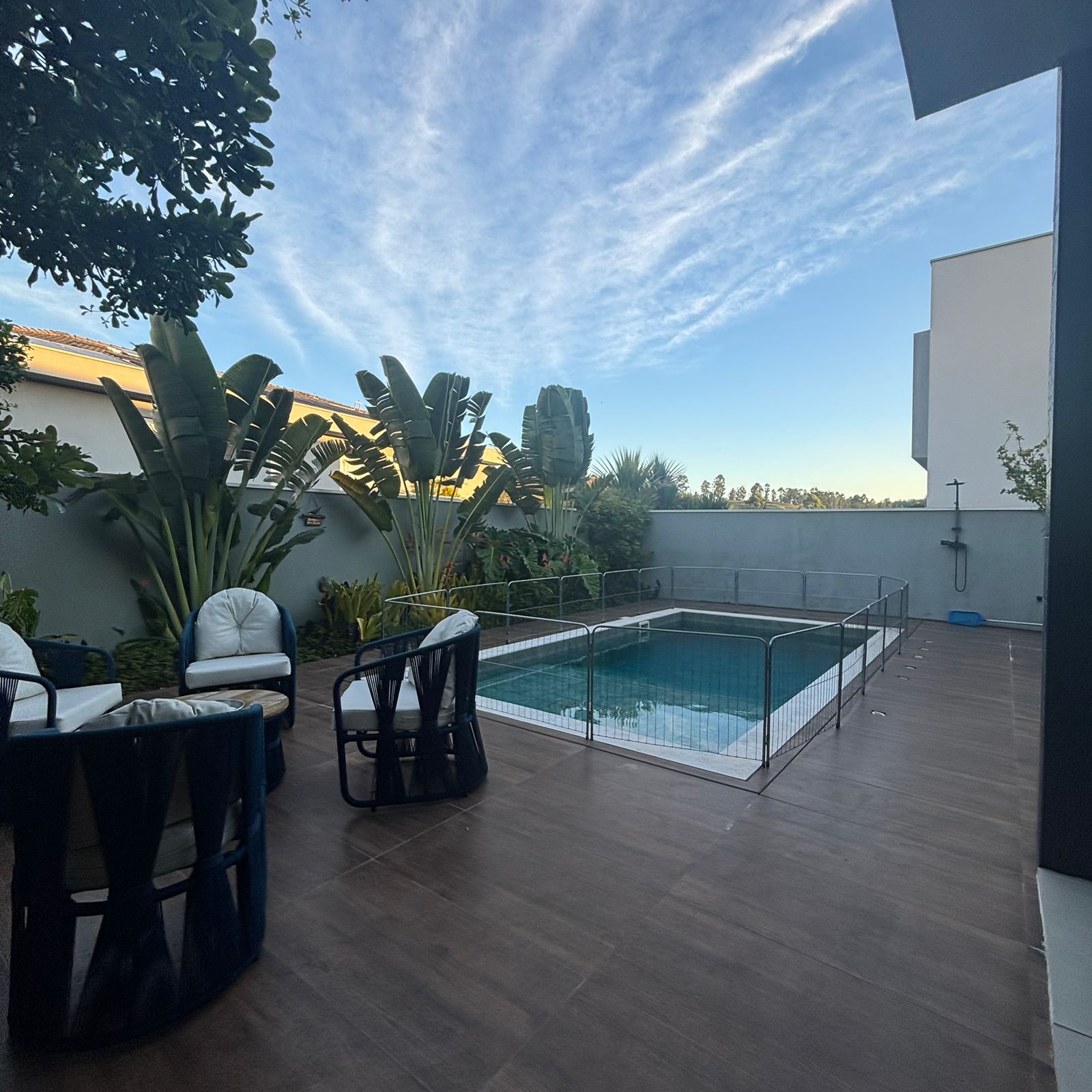 Fachada casa à venda em Itahye Residencial, Alphaville, Barueri — 3 suítes, 560 m² — imagem 1 de 9