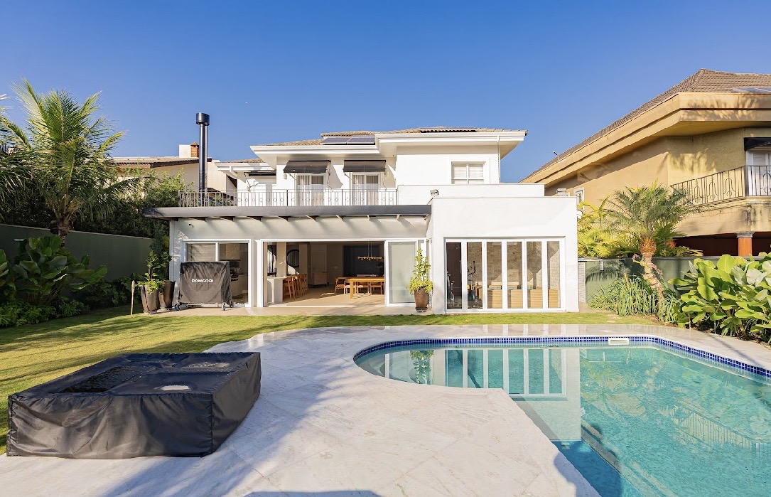 Sala de estar casa à venda em Tambore 3, Alphaville, Santana de Parnaíba — 4 suítes, 1098 m² — imagem 2 de 10