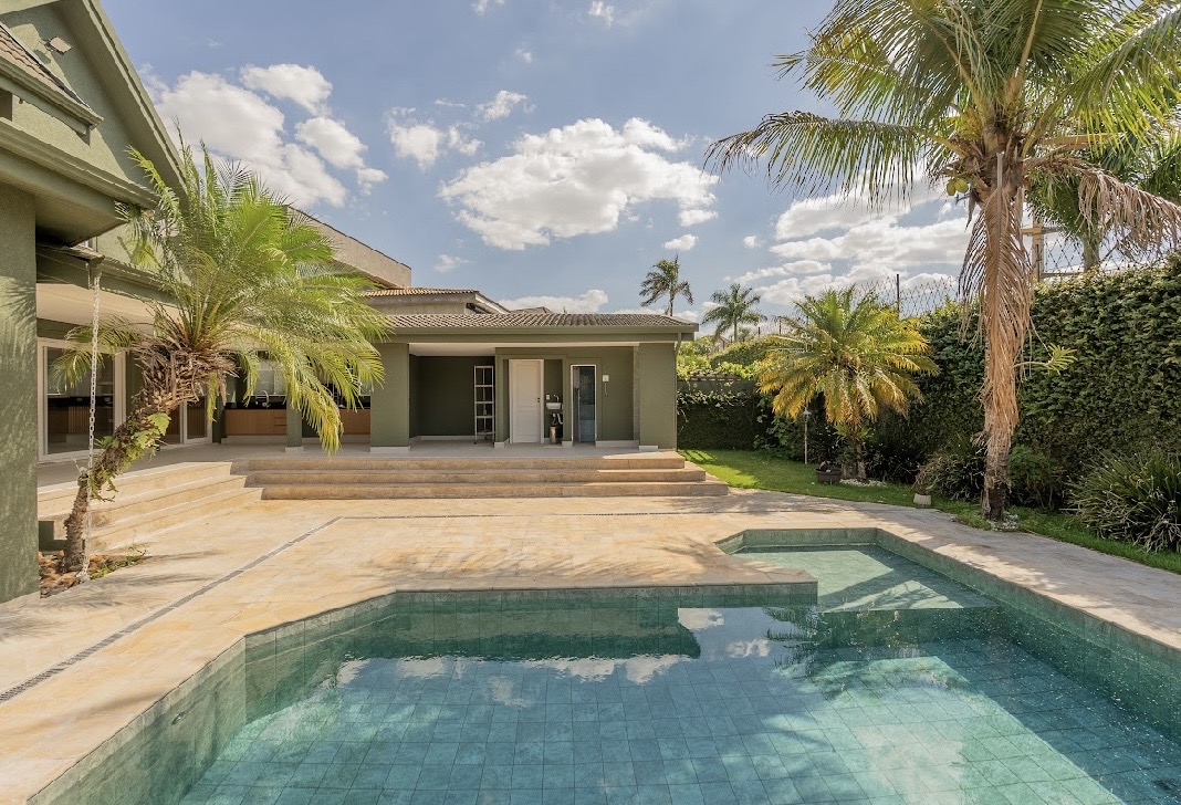 Fachada casa à venda ou para alugar em Tambore 3, Alphaville, Santana de Parnaíba — 4 suítes, 766 m² — imagem 1 de 6
