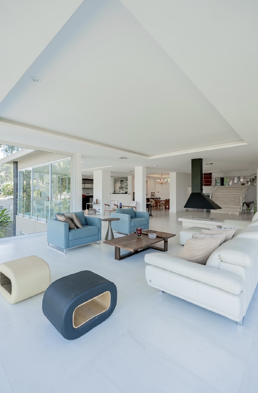 Sala de estar casa à venda em Alphaville Residencial 10, Alphaville, Santana de Parnaíba — 4 suítes, 1221 m² — imagem 2 de 9