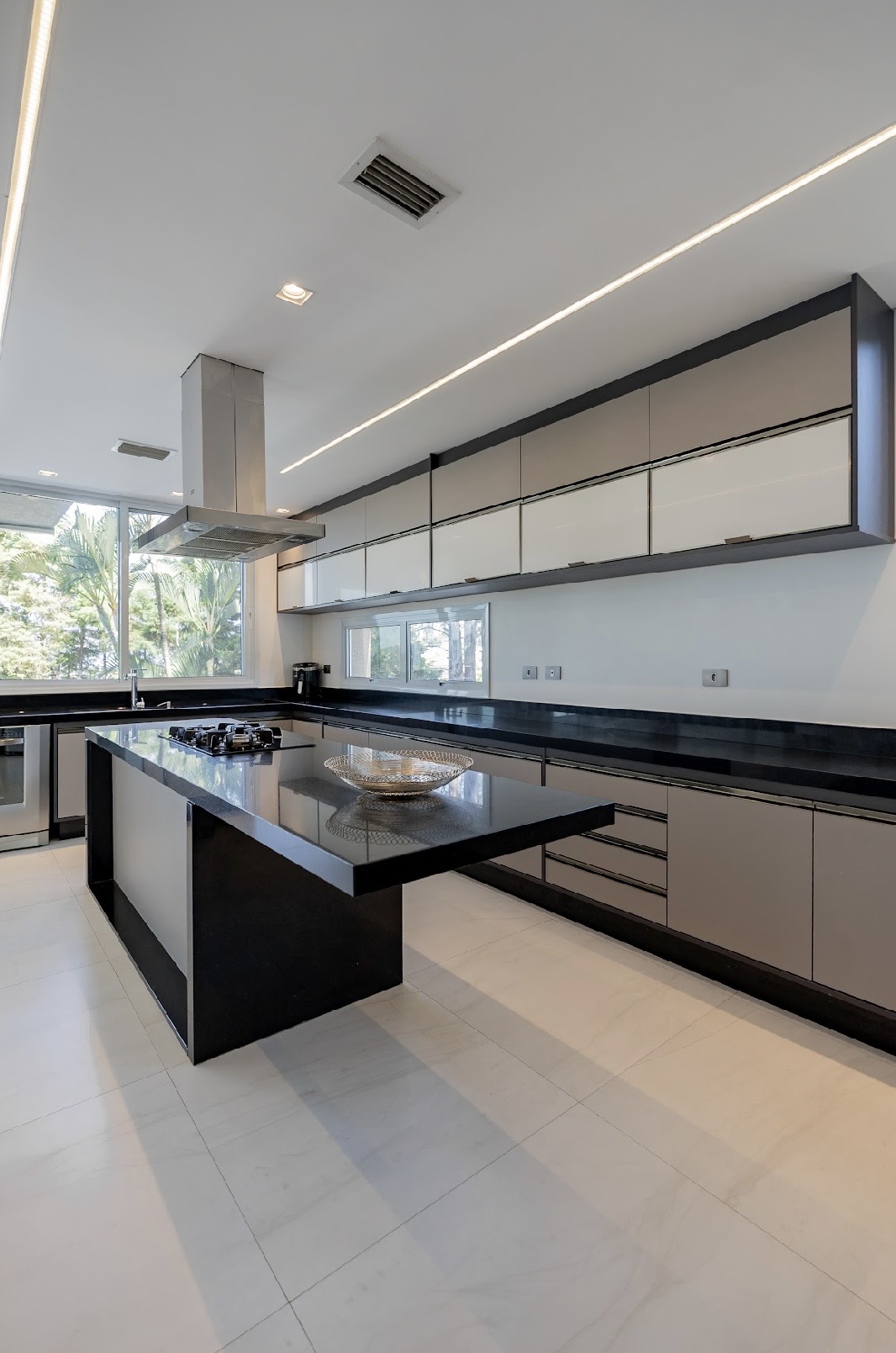 Suíte principal casa à venda em Alphaville Residencial 10, Alphaville, Santana de Parnaíba — 4 suítes, 1221 m² — imagem 4 de 9