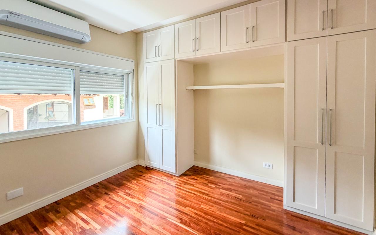 Piscina e área externa casa para alugar em Alphaville Residencial 3, Alphaville, Santana de Parnaíba — 4 suítes, 380 m² — imagem 5 de 8