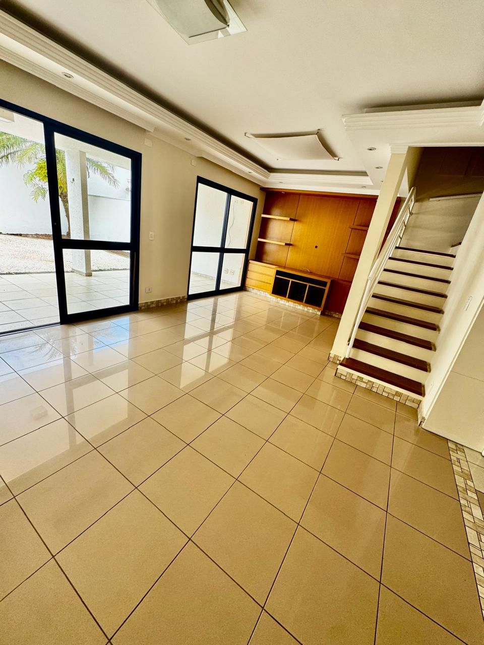 Cozinha e área gourmet casa para alugar em Tambore 6, Alphaville, Santana de Parnaíba — 1 suíte, 160 m² — imagem 3 de 7