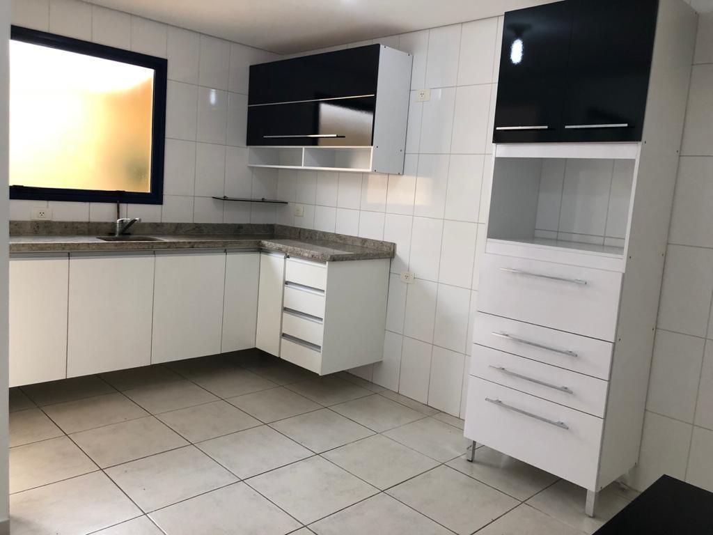 Cozinha e área gourmet casa para alugar em Tambore 6, Alphaville, Santana de Parnaíba — 1 suíte, 160 m² — imagem 3 de 4