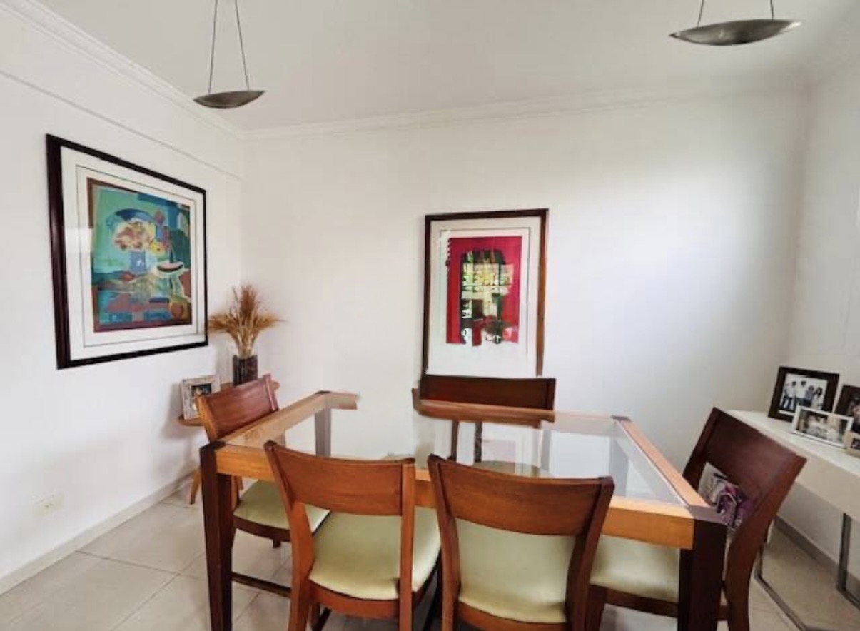 Sala de estar casa à venda em Tambore 6, Alphaville, Santana de Parnaíba — 2 suítes, 180 m² — imagem 2 de 6
