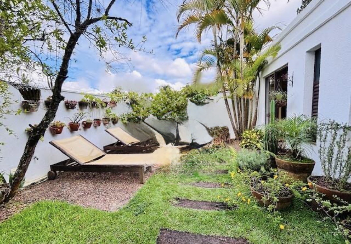 Suíte principal casa à venda em Tambore 6, Alphaville, Santana de Parnaíba — 2 suítes, 180 m² — imagem 4 de 6