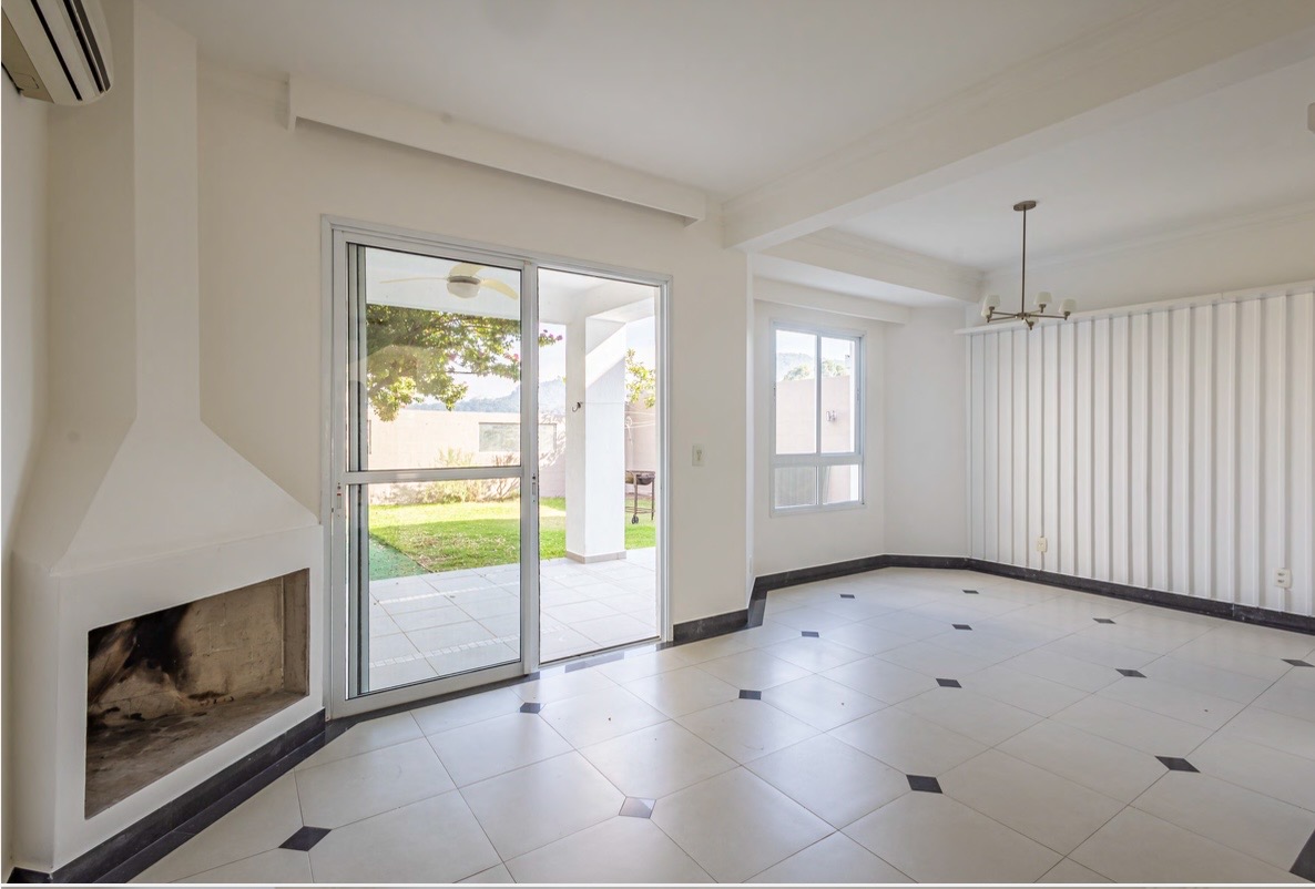 Sala de estar casa para alugar em Quintas do Tambore , Alphaville, Santana de Parnaíba — 1 suíte, 160 m² — imagem 2 de 8