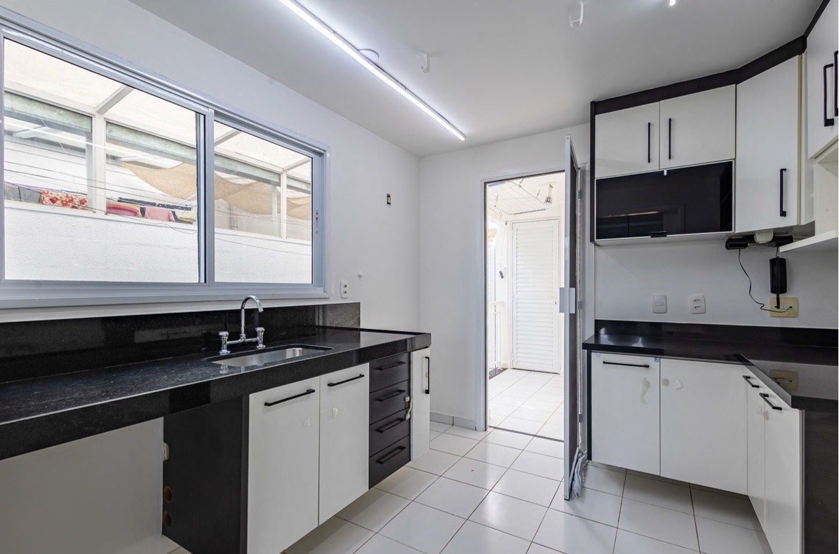 Cozinha e área gourmet casa para alugar em Quintas do Tambore , Alphaville, Santana de Parnaíba — 1 suíte, 160 m² — imagem 3 de 8
