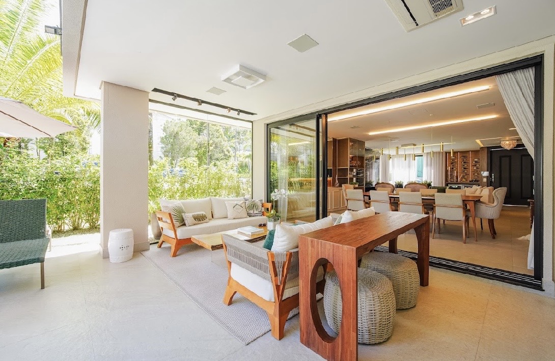 Sala de estar casa à venda em 18 do Forte, Alphaville, Santana de Parnaíba — 4 suítes, 502 m² — imagem 2 de 16