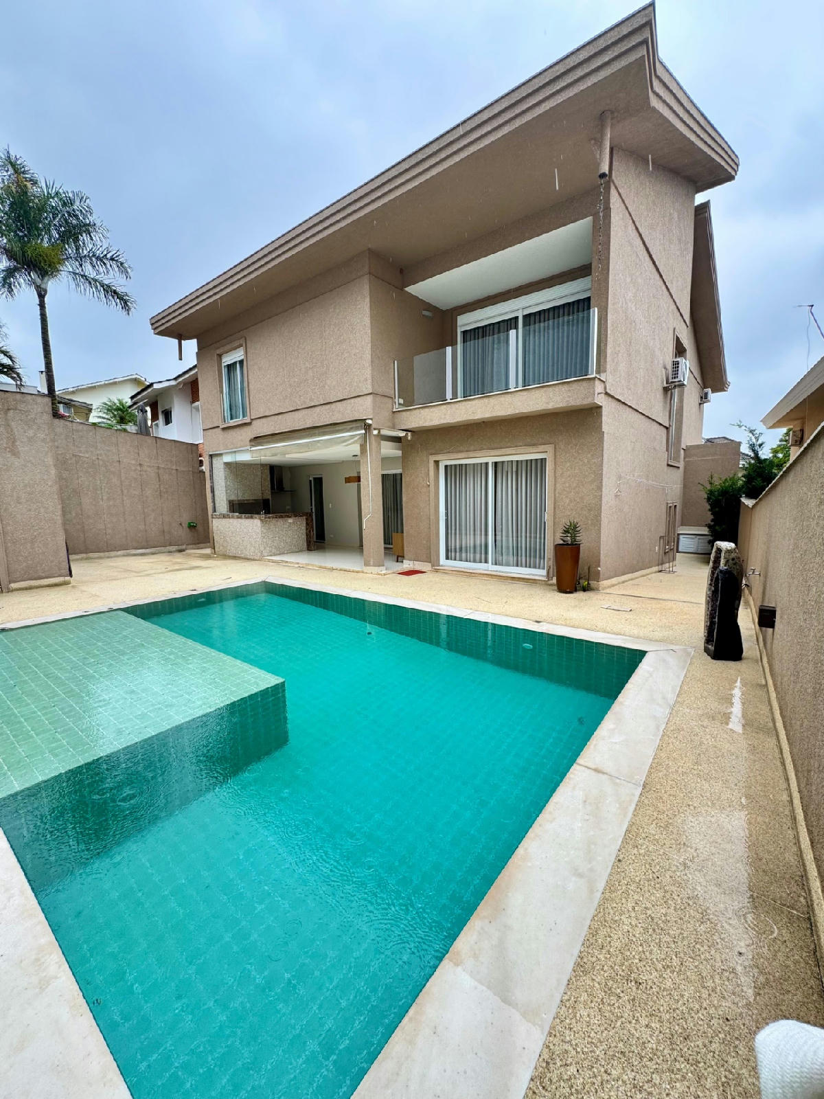 Fachada casa para alugar em Alphaville Residencial 9, Alphaville, Santana de Parnaíba — 4 suítes, 425 m² — imagem 1 de 12