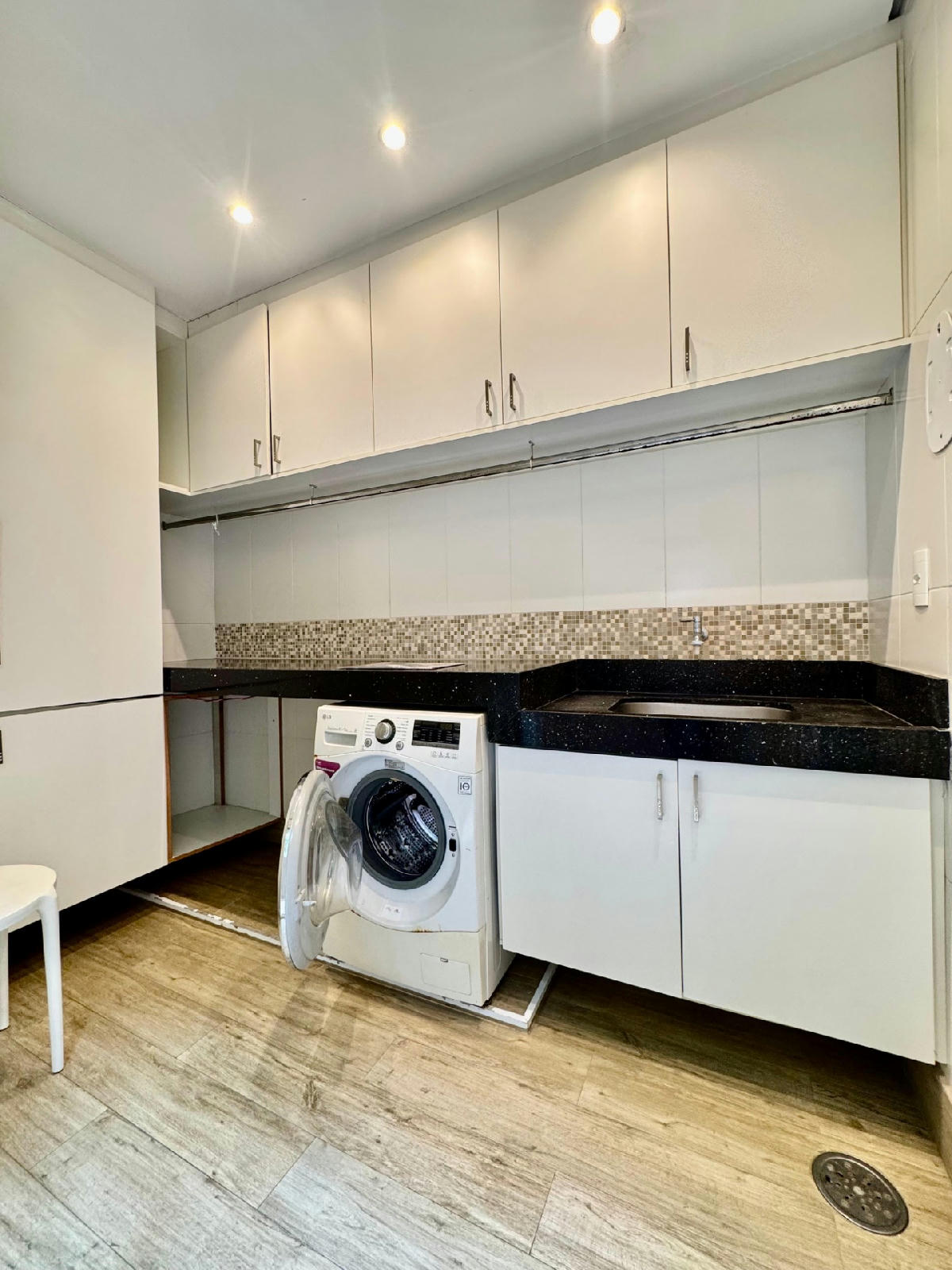 Piscina e área externa casa para alugar em Alphaville Residencial 9, Alphaville, Santana de Parnaíba — 4 suítes, 425 m² — imagem 5 de 12