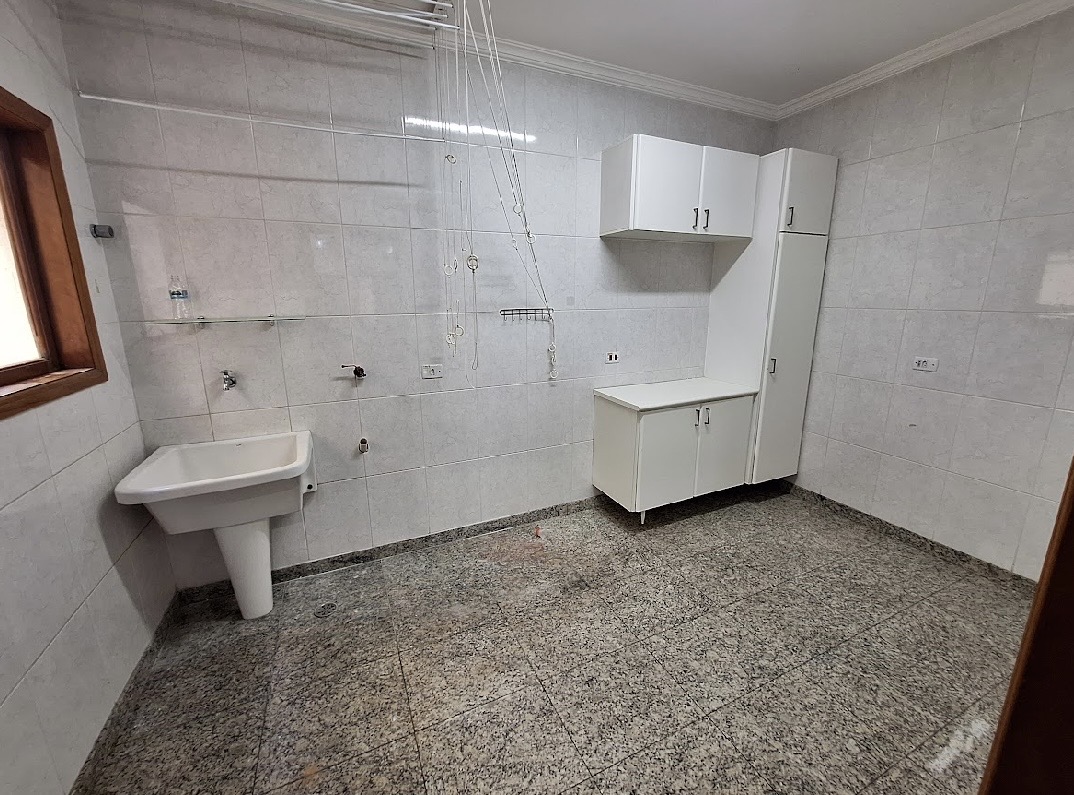 Suíte principal casa à venda em Alphaville Residencial 4, Alphaville, Santana de Parnaíba — 2 suítes, 388 m² — imagem 4 de 10