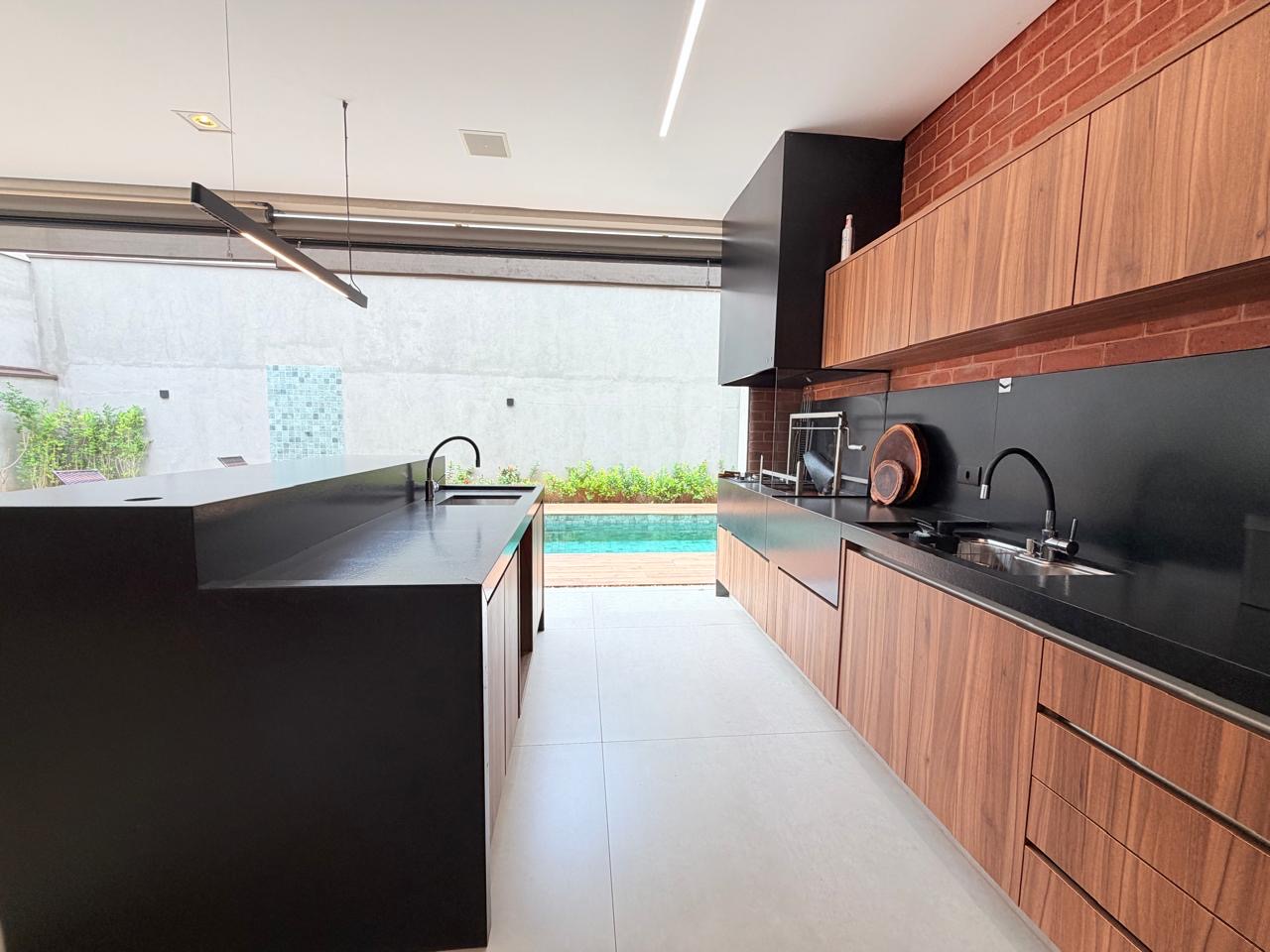 Sala de estar casa à venda em Burle Marx, Alphaville, Santana de Parnaíba — 4 suítes, 441 m² — imagem 2 de 15