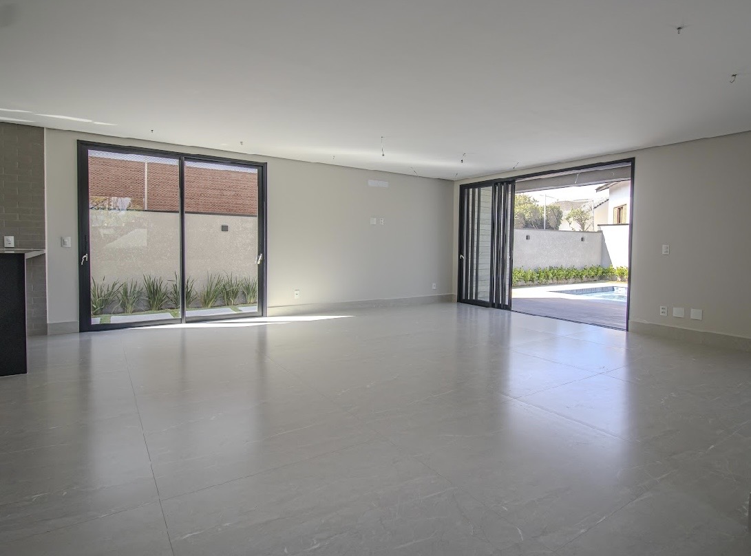 Piscina e área externa casa à venda em Alphaville Residencial 6, Alphaville, Santana de Parnaíba — 420 m² — imagem 5 de 7