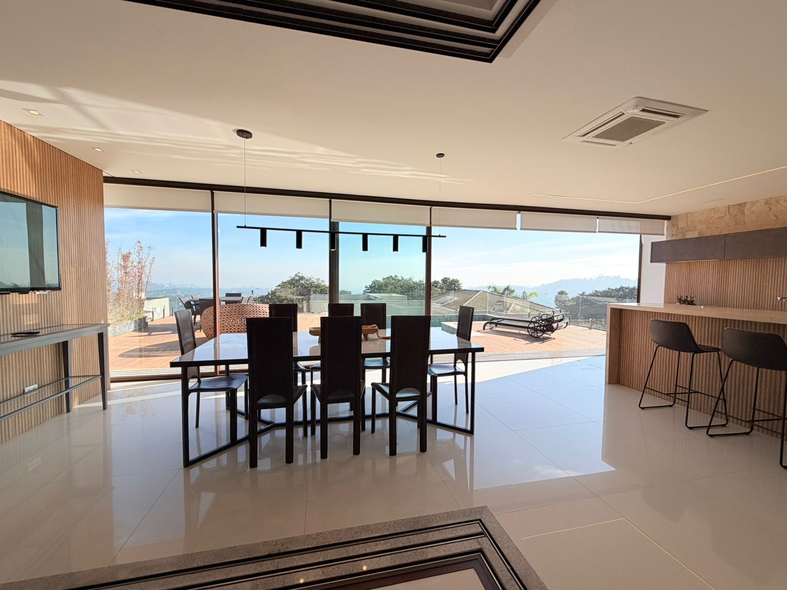 Piscina e área externa casa à venda em Genesis 2, Alphaville, Santana de Parnaíba — 4 suítes, 514 m² — imagem 5 de 19