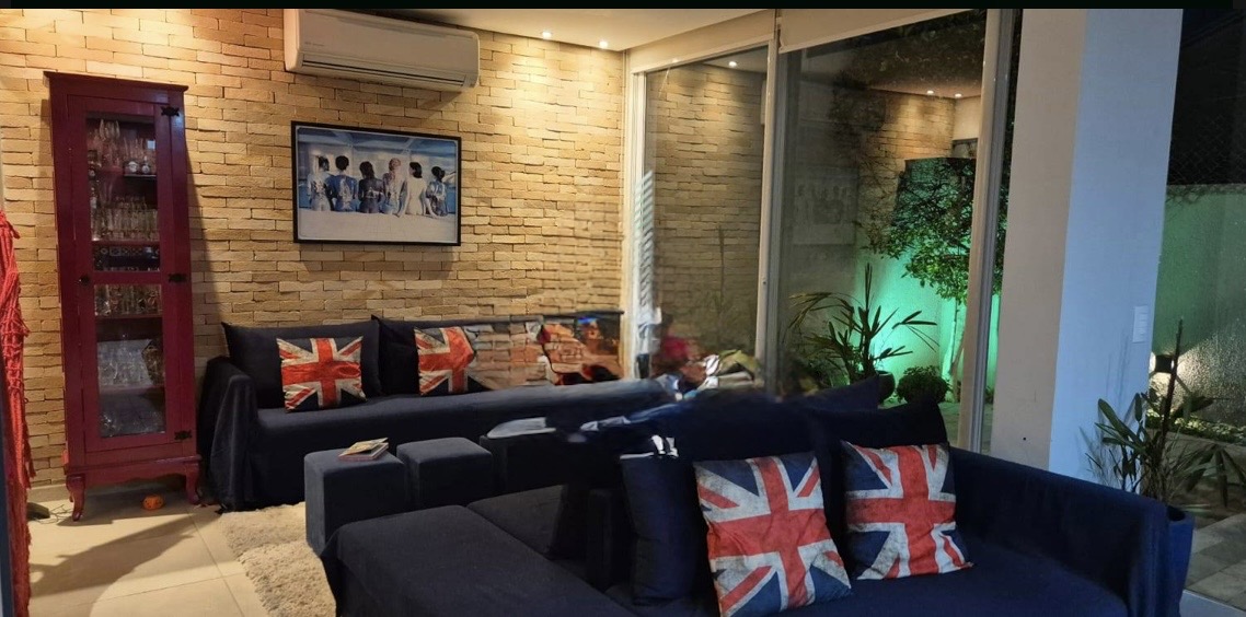 Fachada casa à venda em Tambore 4, Alphaville, Santana de Parnaíba — 1 suíte, 180 m² — imagem 1 de 10