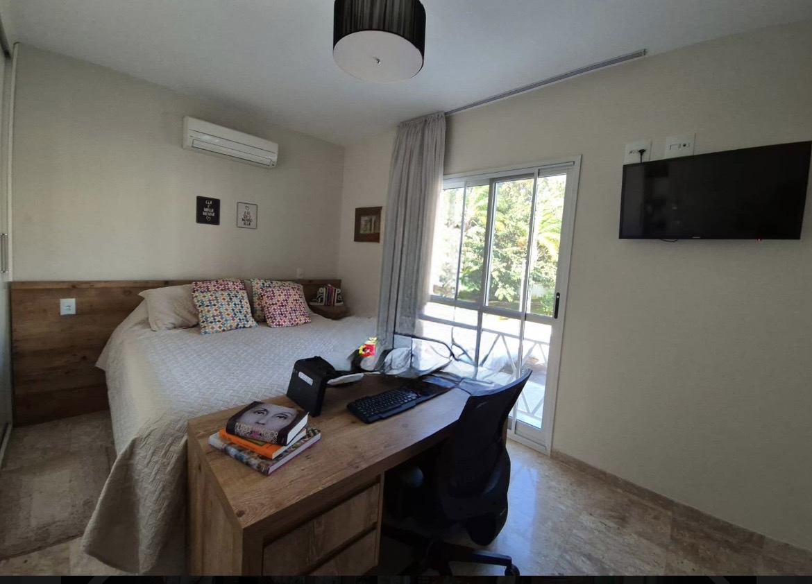 Sala de estar casa à venda em Tambore 4, Alphaville, Santana de Parnaíba — 1 suíte, 180 m² — imagem 2 de 10