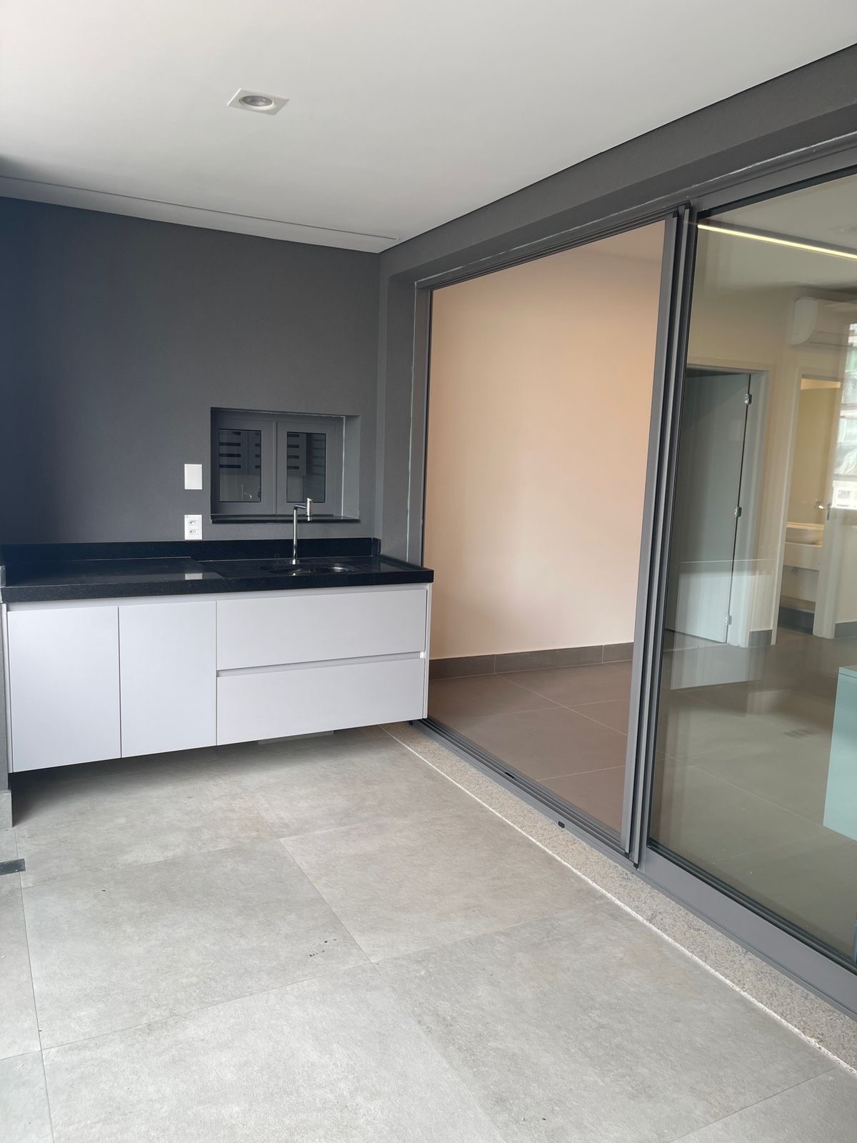 Suíte principal casa à venda ou para alugar em Level Alphaville, Alphaville, Barueri — 2 suítes, 95 m² — imagem 4 de 8