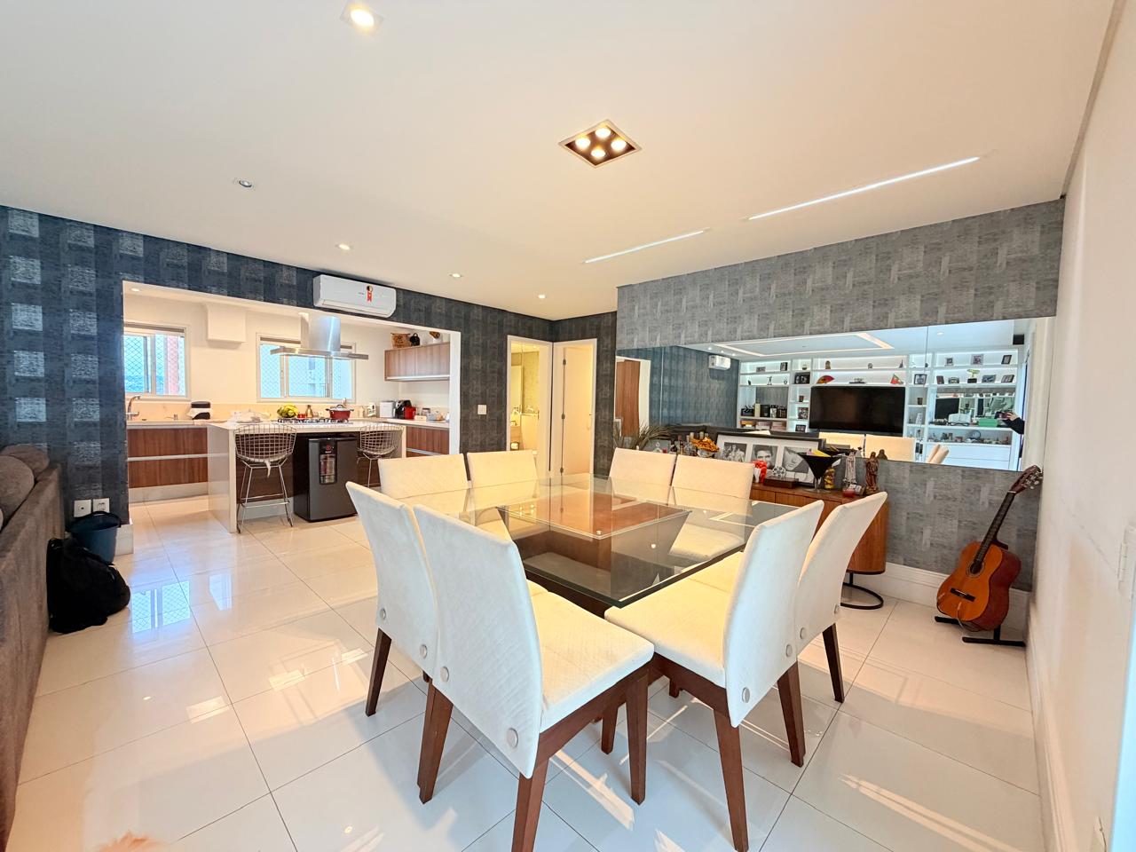 Cozinha e área gourmet apartamento para alugar em Essencia Alphaville, Alphaville, Barueri — 3 suítes, 212 m² — imagem 3 de 18