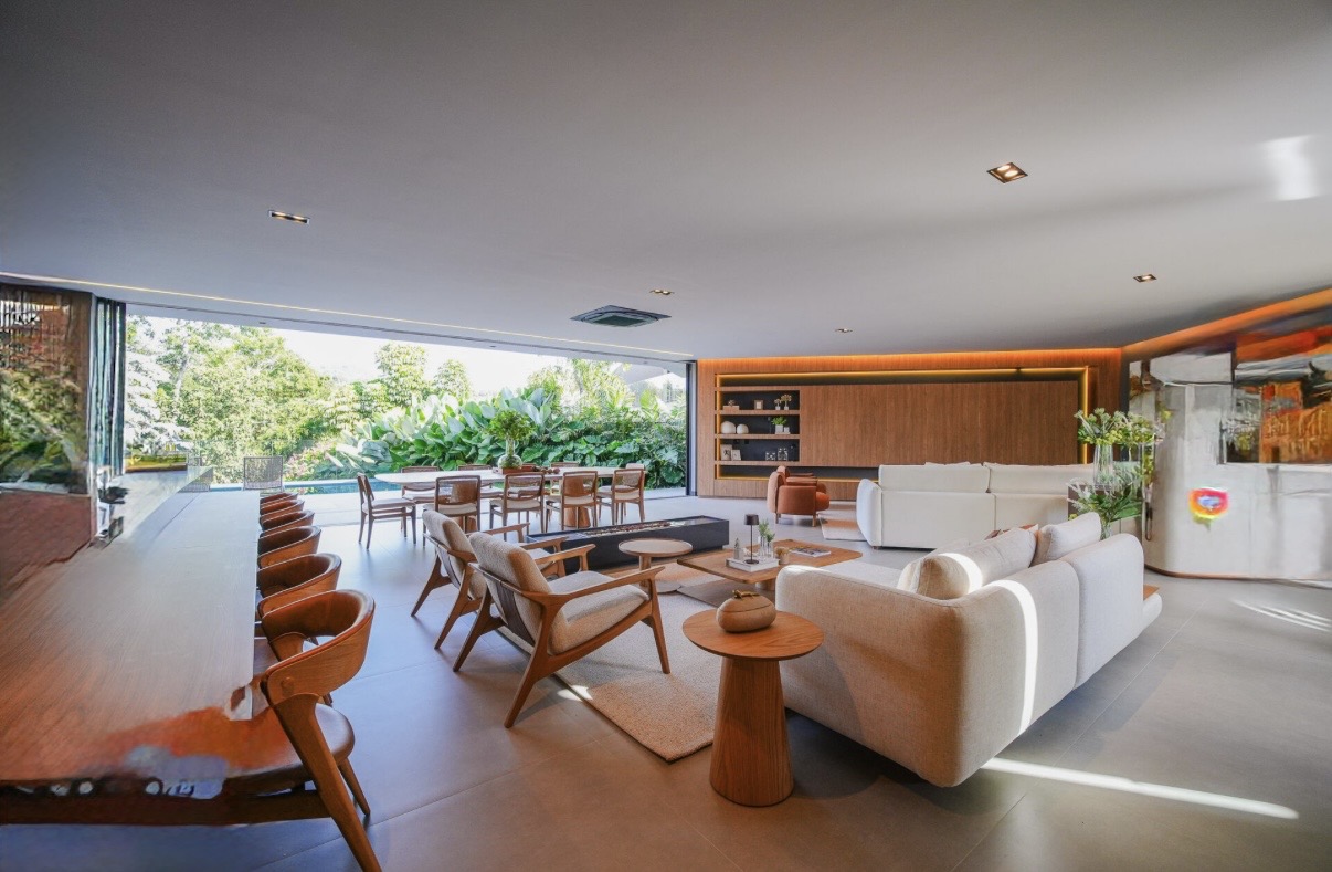 Sala de estar casa à venda em Genesis 1, Alphaville, Santana de Parnaíba — 4 suítes, 500 m² — imagem 2 de 10