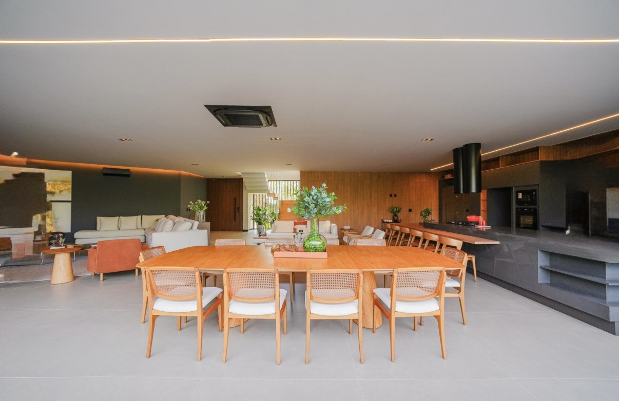 Cozinha e área gourmet casa à venda em Genesis 1, Alphaville, Santana de Parnaíba — 4 suítes, 500 m² — imagem 3 de 10