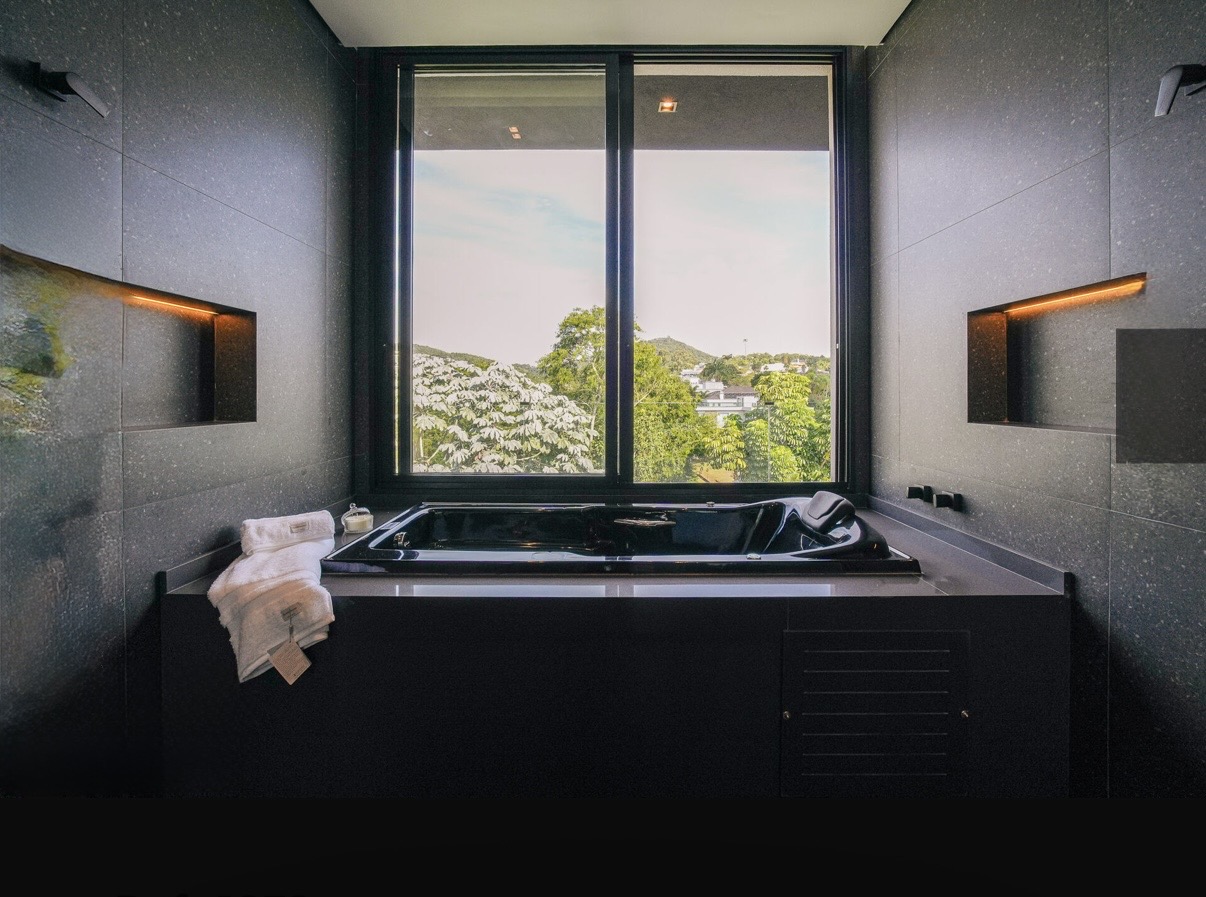 Área de convivência casa à venda em Genesis 1, Alphaville, Santana de Parnaíba — 4 suítes, 500 m² — imagem 6 de 10