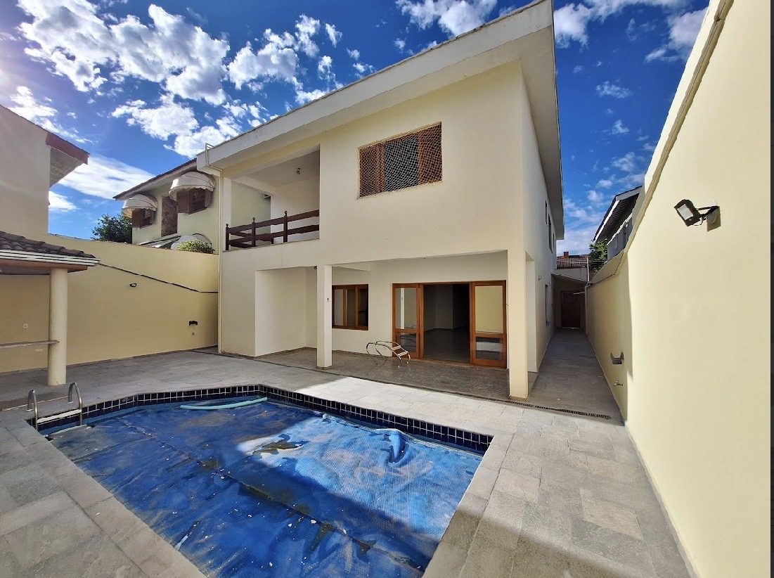 Fachada casa para alugar em Alphaville Residencial 4, Alphaville, Santana de Parnaíba — 2 suítes, 388 m² — imagem 1 de 13